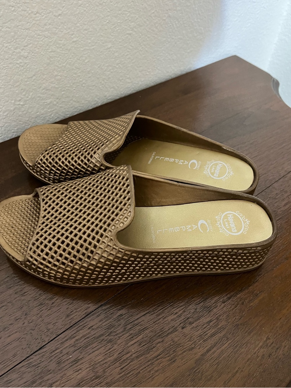 Jeffery Campbell havanas Gold Slip-On Women's Sandals
